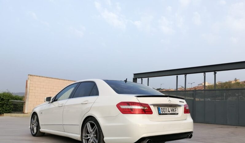 
								Mercedes Class-E 250 AMG completo									
