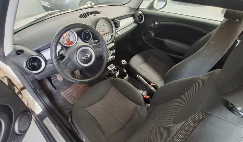 
								Mini Cooper One completo									