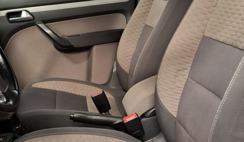 
								Volkswagen Touran completo									