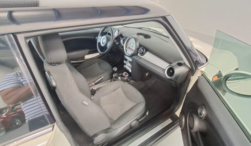 
								Mini Cooper One completo									