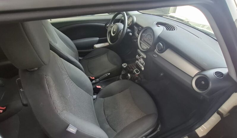 
								Mini Cooper One completo									