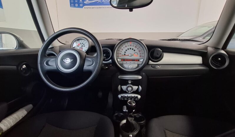 
								Mini Cooper One completo									